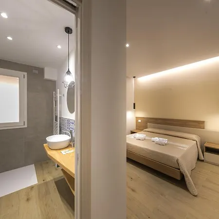 Konukevi Coresi Cefalù